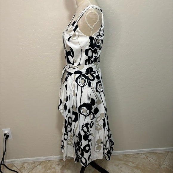 Calvin Klein White and Black Scoop Neck Fit and Flare Pleated Tie Waist Dress 6 - Picture 4 of 11